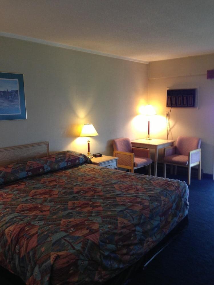 קמלופס Hospitality Inn מראה חיצוני תמונה
