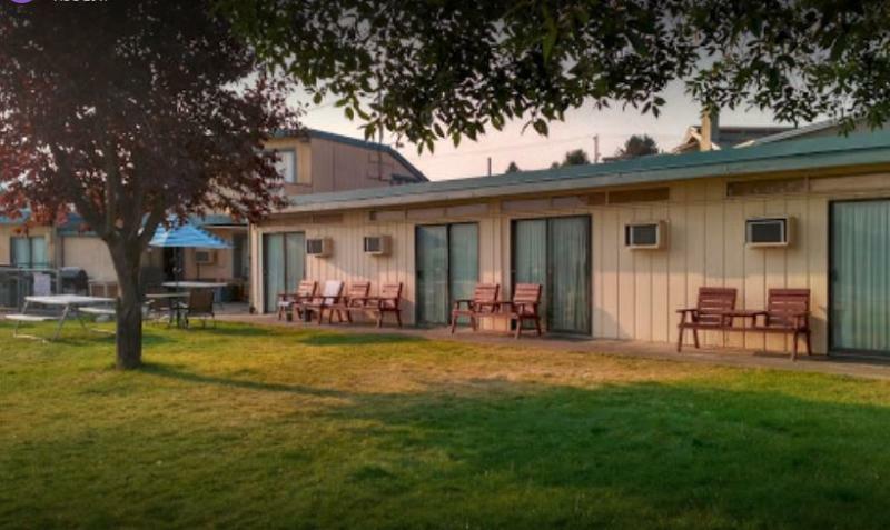 קמלופס Hospitality Inn מראה חיצוני תמונה